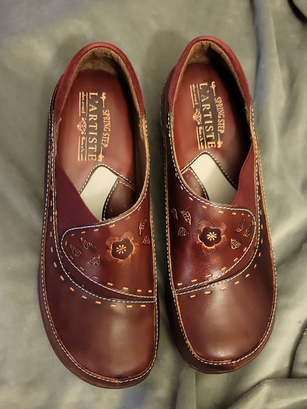 L'Artiste by Spring Step Women's Burgundy Slip-On Clog Mules